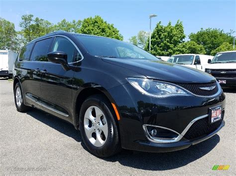 Brilliant Black Crystal Pearl Chrysler Pacifica Touring L Plus