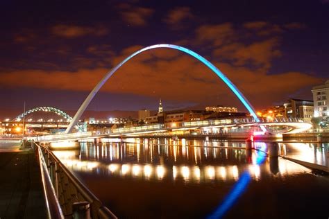 Gateshead Millennium Bridge: World’s Only Tilting Bridge | Amusing Planet