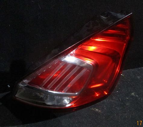 FORD FIESTA MK7 LED LAMPA TYŁ PRAWA Shrot pl