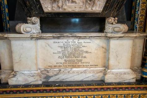 Sir Isaac Newtons Grave Monument At Westminster Abbey Chaswatson S