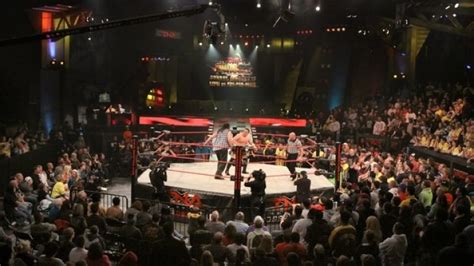 Ancien membre de la WWE souhaite le retour du ring à six côtés de la