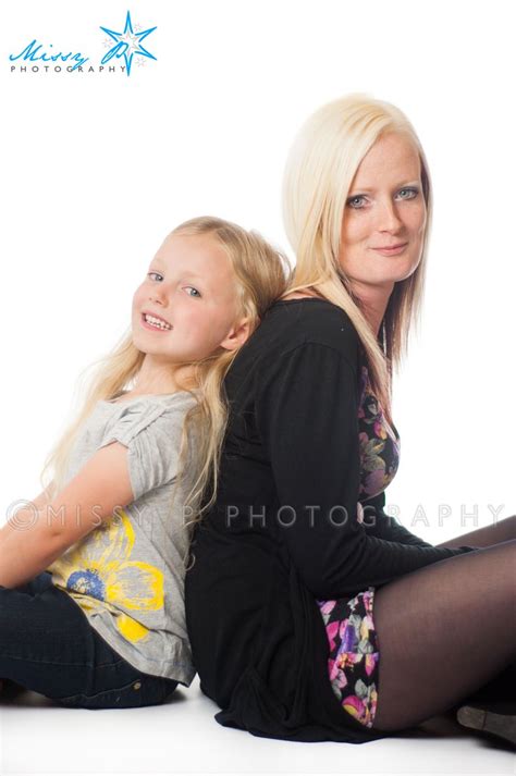 Mother And Daughter Poses Put Second Girl Facing Front Mother Daughter