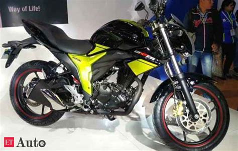 Auto Expo Suzuki Showcases The Gixxer Sf With Fi And Rear Disc