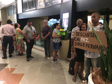 Corpo Do Diretor E Ator Jorge Fernando Velado Em Teatro Na Zona Sul