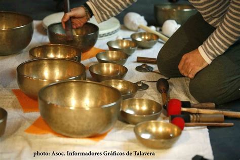 C Mo Tocar Un Cuenco Tibetano T Cnica Cuencos Tibetanos