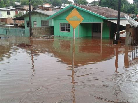 G1 Chuva Causa Alagamentos E Quatro Pessoas Ficam Desalojados No