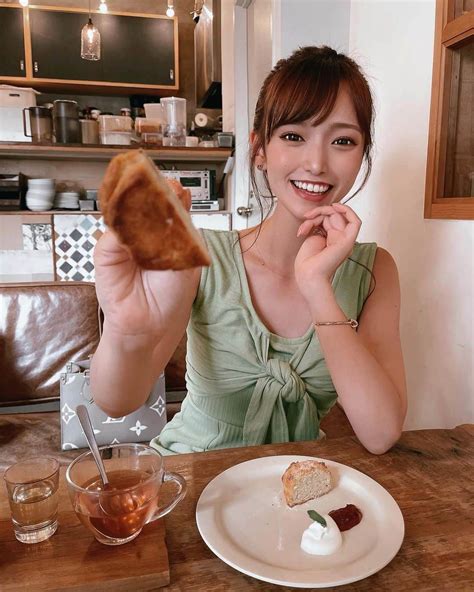 引地裕美さんのインスタグラム写真 引地裕美instagram「🍐🧁🍐🧁🍐 落ち着くカフェ見つけた☕️♡ Cafewall 新宿