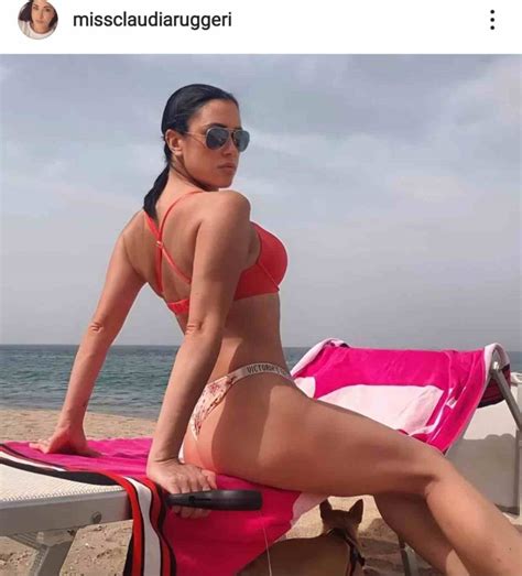 Claudia Ruggeri Nostalgia Vacanze Costume Esplosivo E Corpo Da Infarto