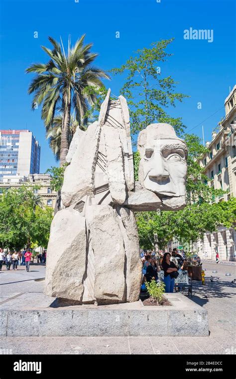 Monumento a los nativos, Plaza de armas, Santiago de Chile, Chile ...