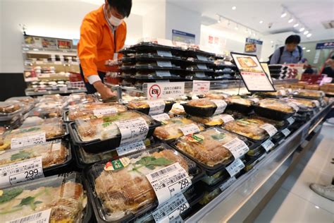 【銀座の一等地で「299円弁当」を買う人たち】低価格スーパー「オーケー」進出で見えてくる“銀座のモデルチェンジ” マネーポストweb