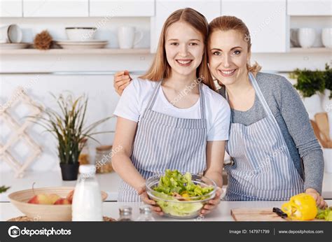 Cheerful Mother And Daughter Cooking In The Kitchen Together — Stock