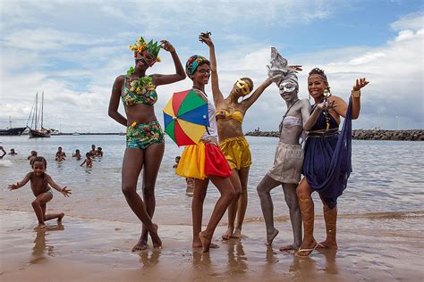 Ladeira Da Pregui A Promove Banho De Mar Fantasia