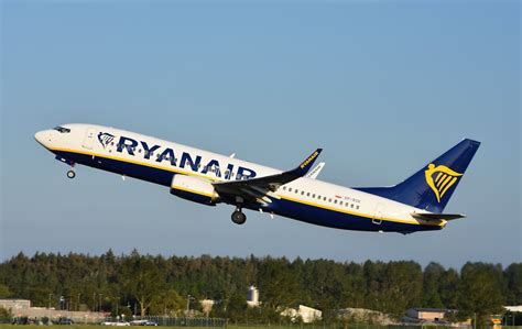 SP RSK B737 8AS Ryanair Shannon 26 6 2019 Dave Corry Flickr