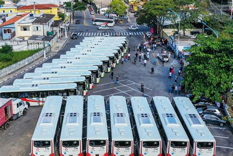 Prefeito Apr Gio Entrega Novos Nibus Circulares Modernos E