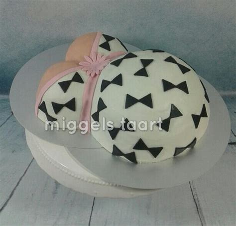 Pregnant Belly Cake Decorated Cake By Henriet Cakesdecor