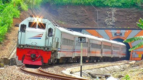 Pesona Terowongan Karangkates Indahnya Kereta Api Saat Keluar Dari