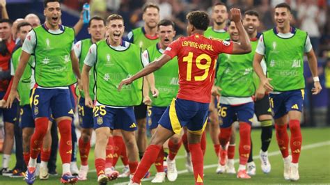 Lamine Yamal marca un golazo y España vence a Francia para clasificar a