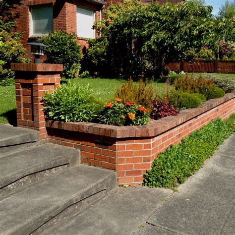 Brick Retaining Wall for Front Yard Garden