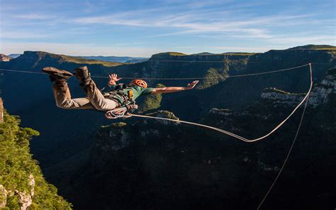 Ecoturismo Extremo Salto Del Péndulo En El Cañón Extendido