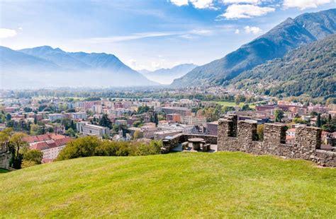 Paesaggio Della Citt Di Bellinzona Il Ticino Svizzera Immagine Stock