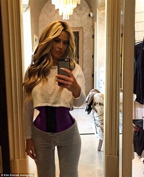 Kim Zolciak Shows Off Tiny Waist Trained Midriff In Instagram Selfie