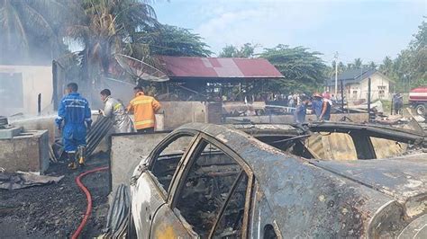 BREAKING NEWS Lima Ruko Dan Dua Mobil Terbakar Di Peusangan Bireuen