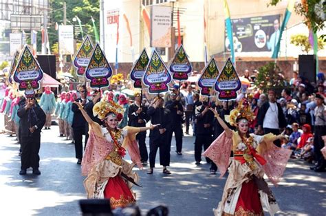 Karnaval Budaya Hari Jadi Ke 521 Kuningan Sedot Animo Ribuan Warga