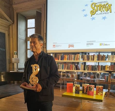 Premio Strega Europeo 2023 vince Emmanuel Carrère con V13