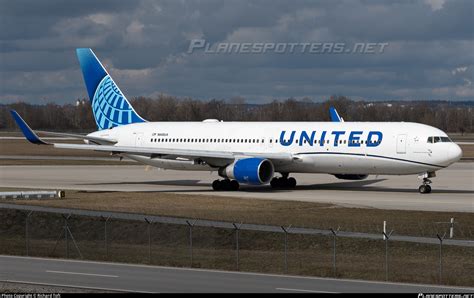 N Ua United Airlines Boeing Er Wl Photo By Richard Toft Id