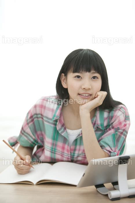 【部屋で勉強している女の子】の画像素材14945493 写真素材ならイメージナビ