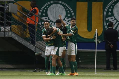 Artilheiro do Palmeiras em 2024 Flaco López volta a ser titular após