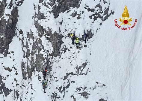 4 Alpinisti Bloccati Sulla Grigna Salvati Con L Elicottero MI