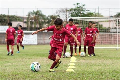 Aulas Gratuitas De Futebol S O Ofertadas Para Crian As E Adolescentes