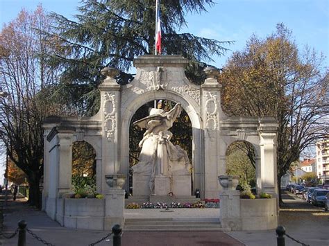 01 Bourg En Bresse Monument Aux Morts De Bourg En Bresse Flickr