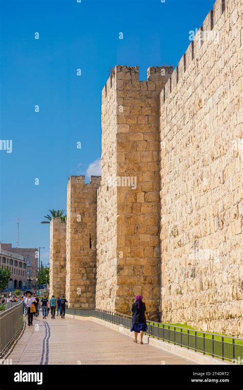 Old city walls jerusalem hi-res stock photography and images - Alamy