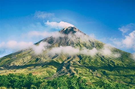 Gunung Paling Angker Di Indonesia Nomor Dikenal Markas Setan Pocong