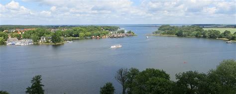 Ferienhäuser Ferienwohnungen an der Mecklenburgischen Seenplatte ab