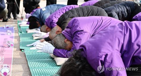 이태원참사 특별법 공포 촉구 1만5천9백배 철야행동 연합뉴스