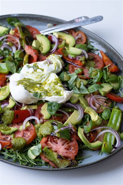 Tomatsalat Med Pesto Og Grillede Peberfrugter Julie Bruun