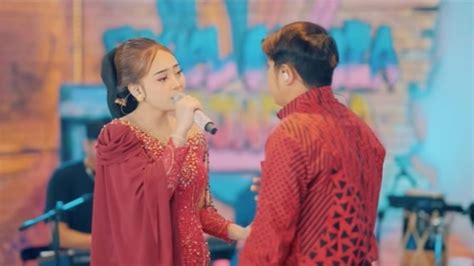 Lirik Lagu Dangdut Lirik Lagu Nyawiji Silvy Kumalasari Feat Delva