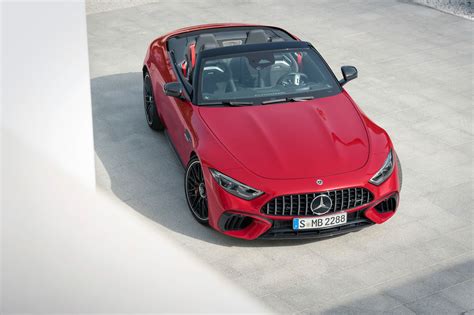 The Mercedes Amg Sl Debuts With Amg Styling Sporty Interior And