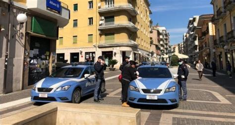 Tentata Rapina In Una Banca I Clienti Fanno Fuggire Il Malvivente