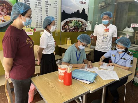 港口镇组织人大代表参加全民投票查餐厅活动