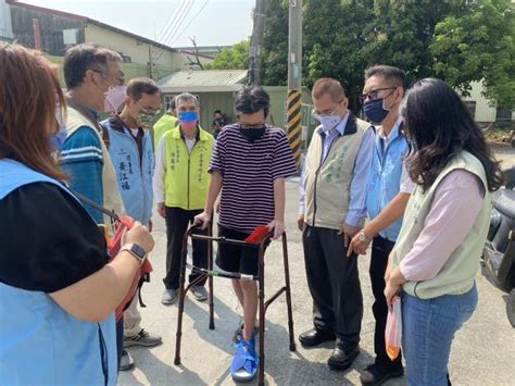 臺南市政府勞工局 勞工局結合五個市級總工會 致贈弱勢職災勞工家庭慰問金 職災相扶患難相助