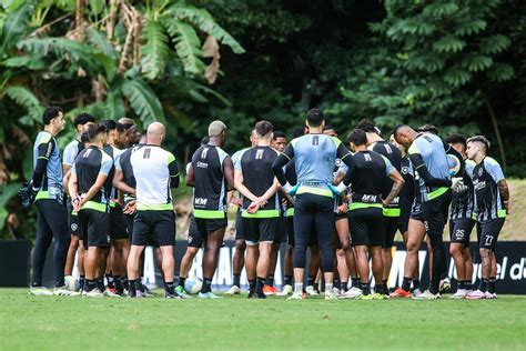 Novo reforço do Botafogo tem cara de bravo mas é fã de novela Portal