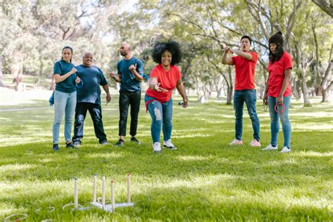 19 Outdoor Picnic Games For Your Next Gathering