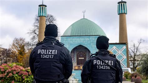 Islamismus Gro Razzia Gegen Islamisches Zentrum Hamburg Und Weitere