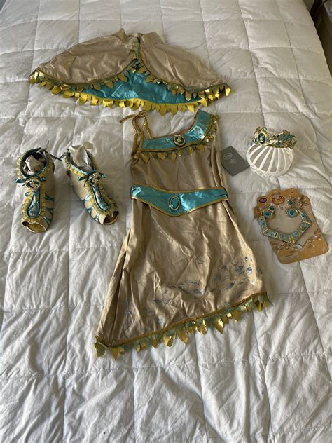 Disney Store Princess Pocahontas Complete Costume NEW