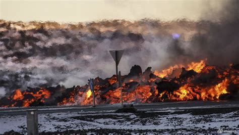 Iceland Volcano Erupts Again Molten Rocks Spew From Fissures Cna