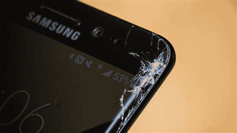 Samsung Fixes Your Cracked Screen For Just $50 - Hurry!